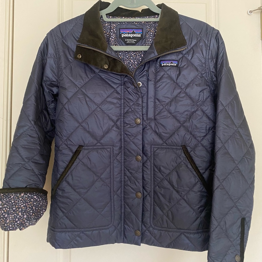 NWOT Patagonia Women's Navy Quilted Jacket